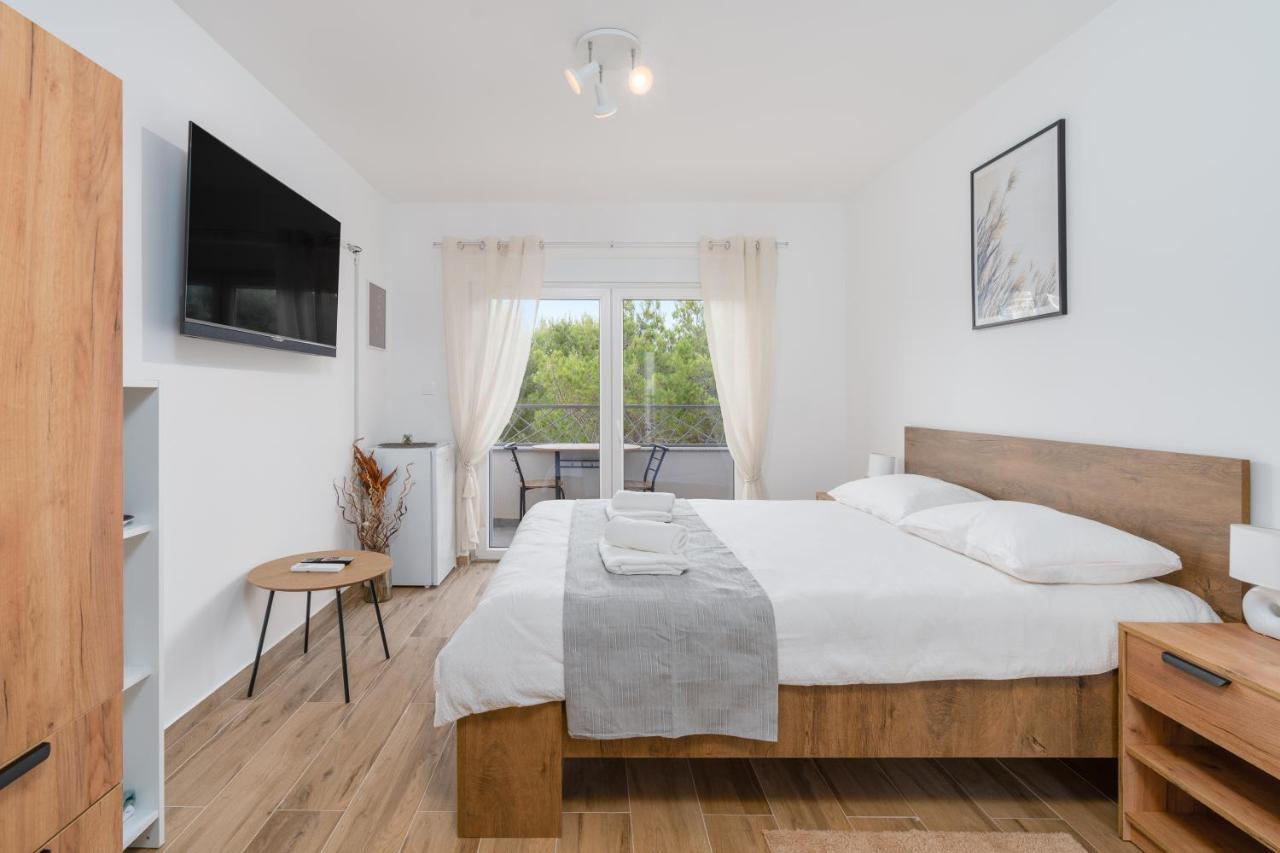 Number One Apartments Вир Екстериор снимка