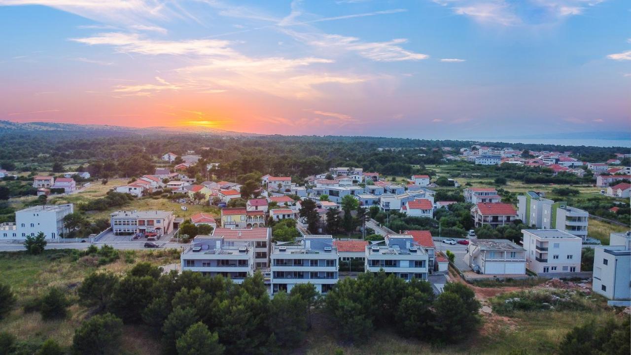 Number One Apartments Вир Екстериор снимка