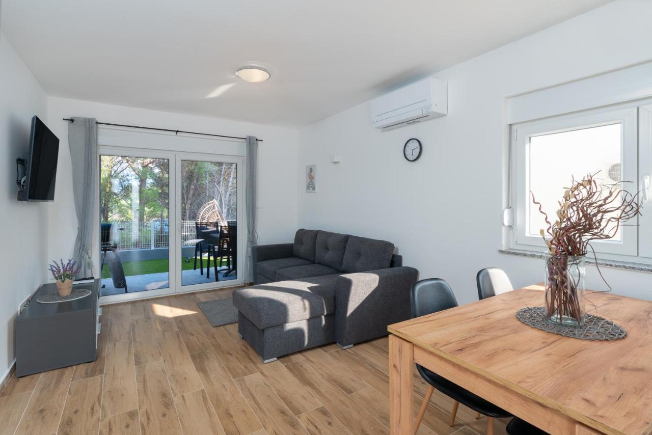 Number One Apartments Вир Екстериор снимка