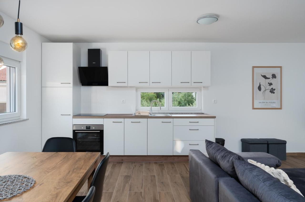 Number One Apartments Вир Екстериор снимка