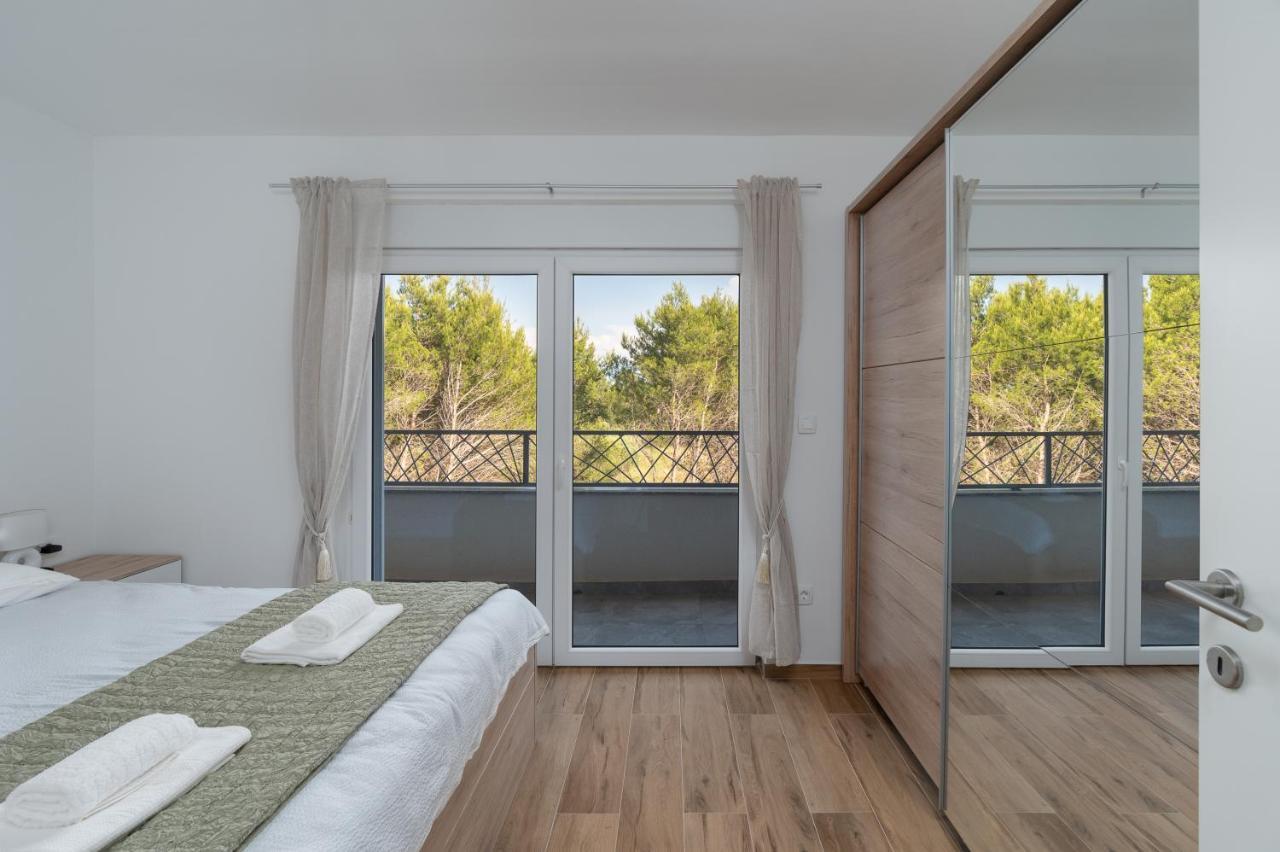 Number One Apartments Вир Екстериор снимка
