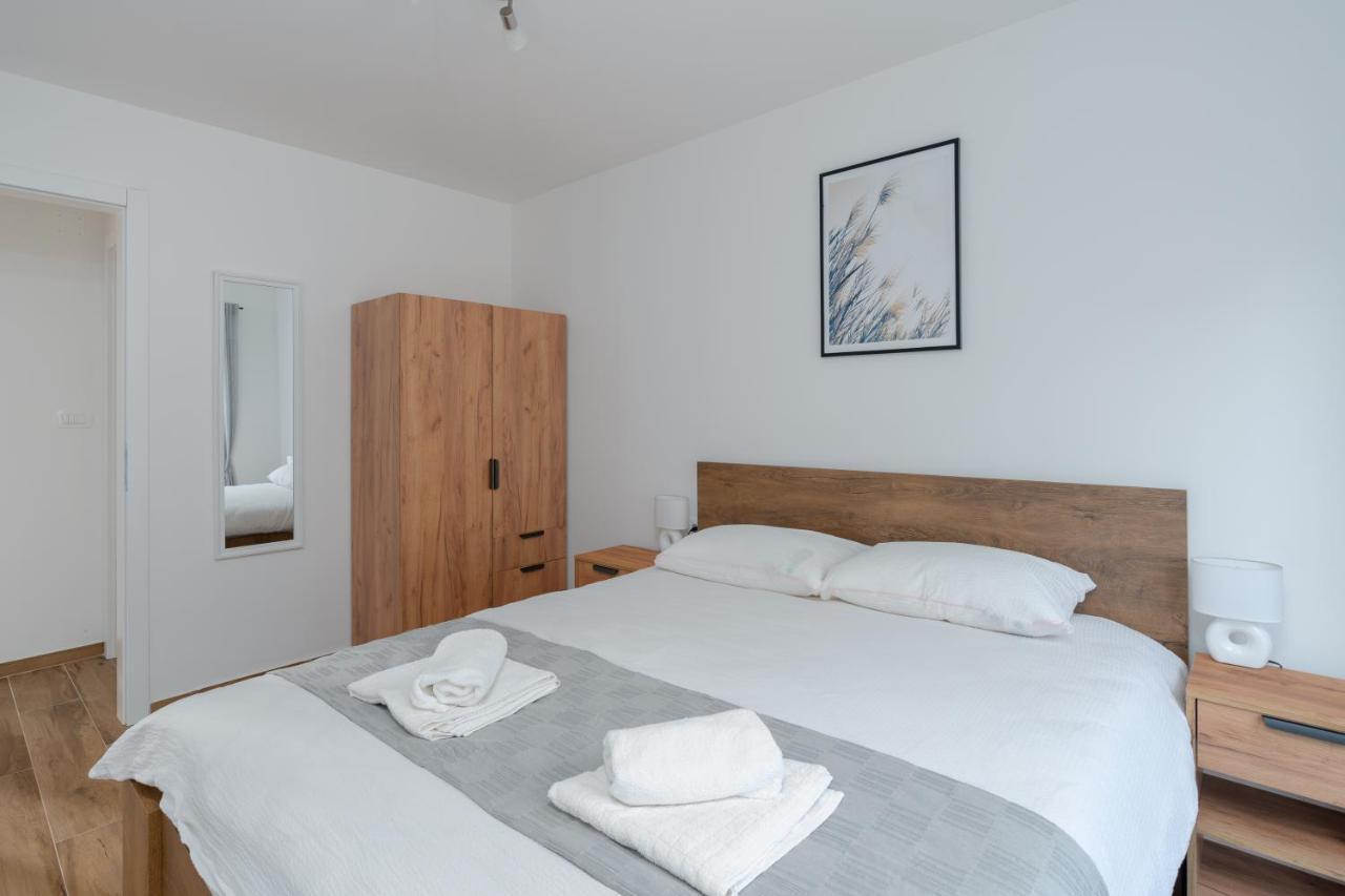 Number One Apartments Вир Екстериор снимка