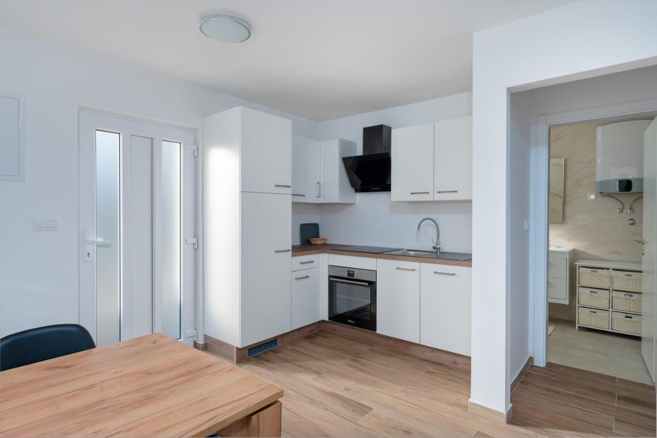 Number One Apartments Вир Екстериор снимка