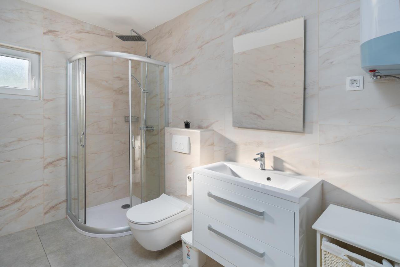 Number One Apartments Вир Екстериор снимка